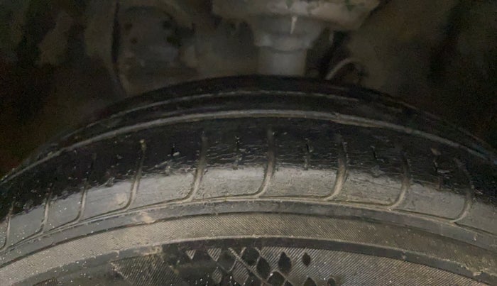 2018 Hyundai Elite i20 MAGNA EXECUTIVE 1.2, Petrol, Manual, 24,500 km, Left Front Tyre Tread