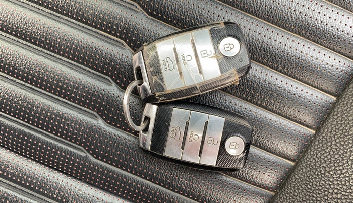 2021 KIA SONET GTX PLUS 1.0 IMT, Petrol, Manual, 60,670 km, Key Close Up