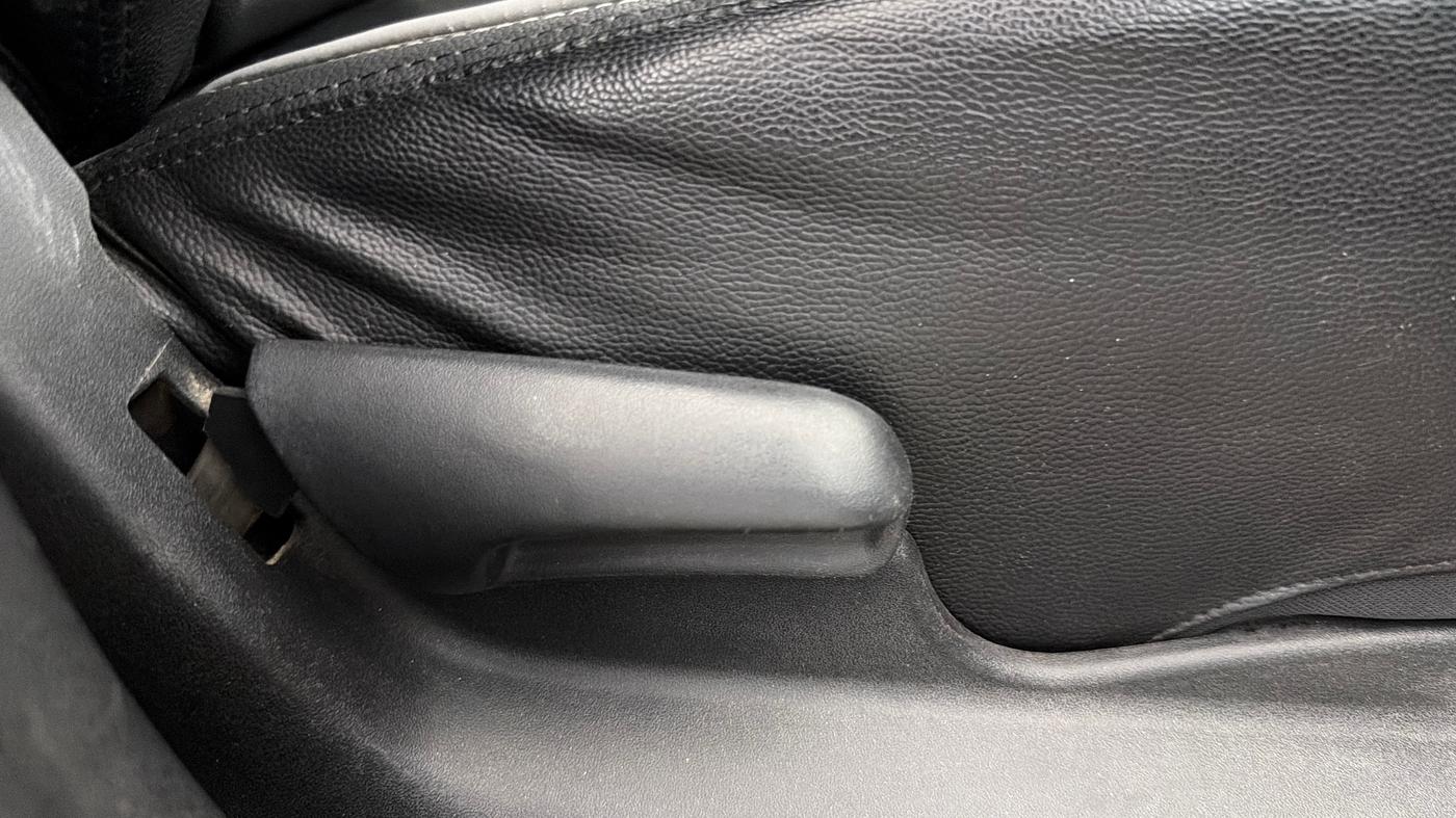 2022 Maruti Vitara Brezza VXI AT SHVS, Petrol, Automatic, 47,305 km, Driver Side Adjustment Panel