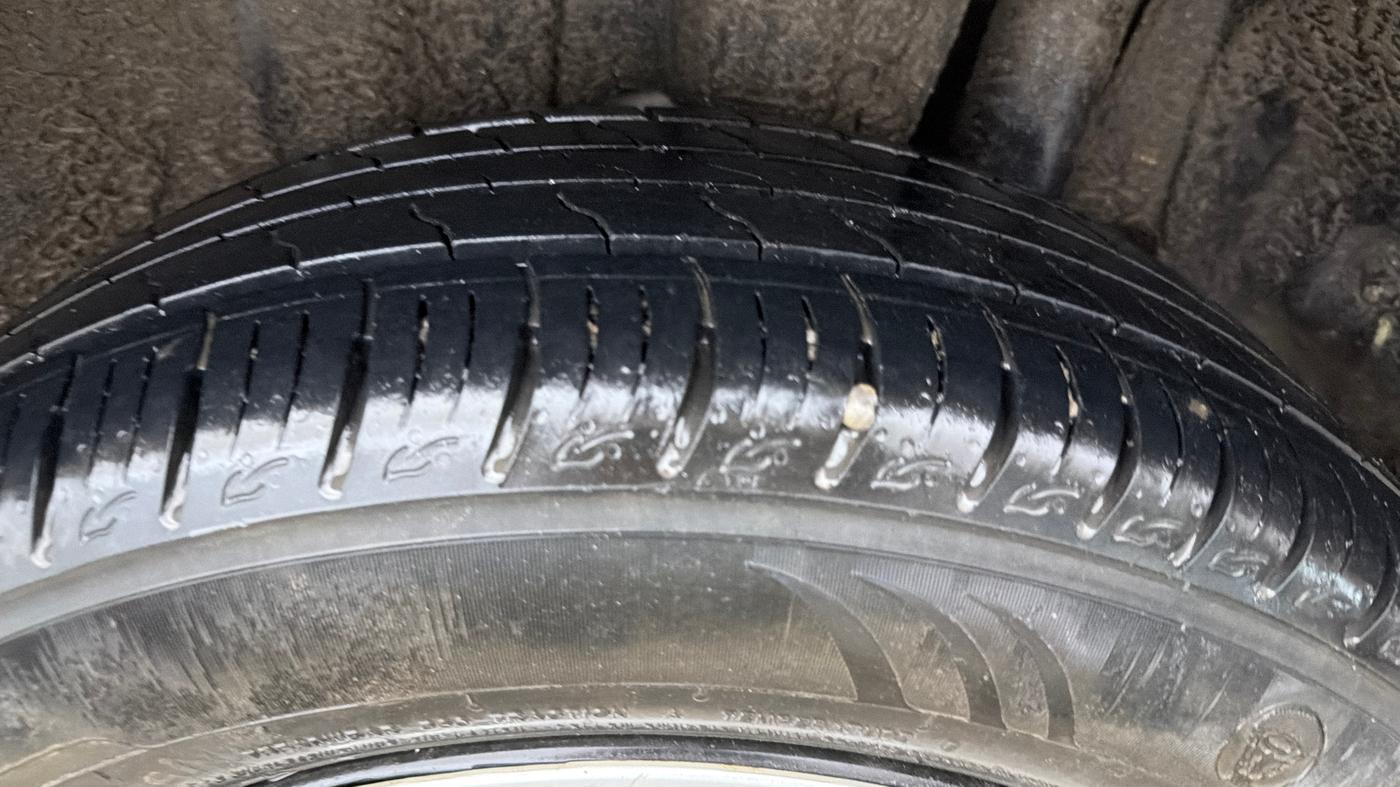 2022 Maruti Vitara Brezza VXI AT SHVS, Petrol, Automatic, 47,305 km, Left Rear Tyre Tread