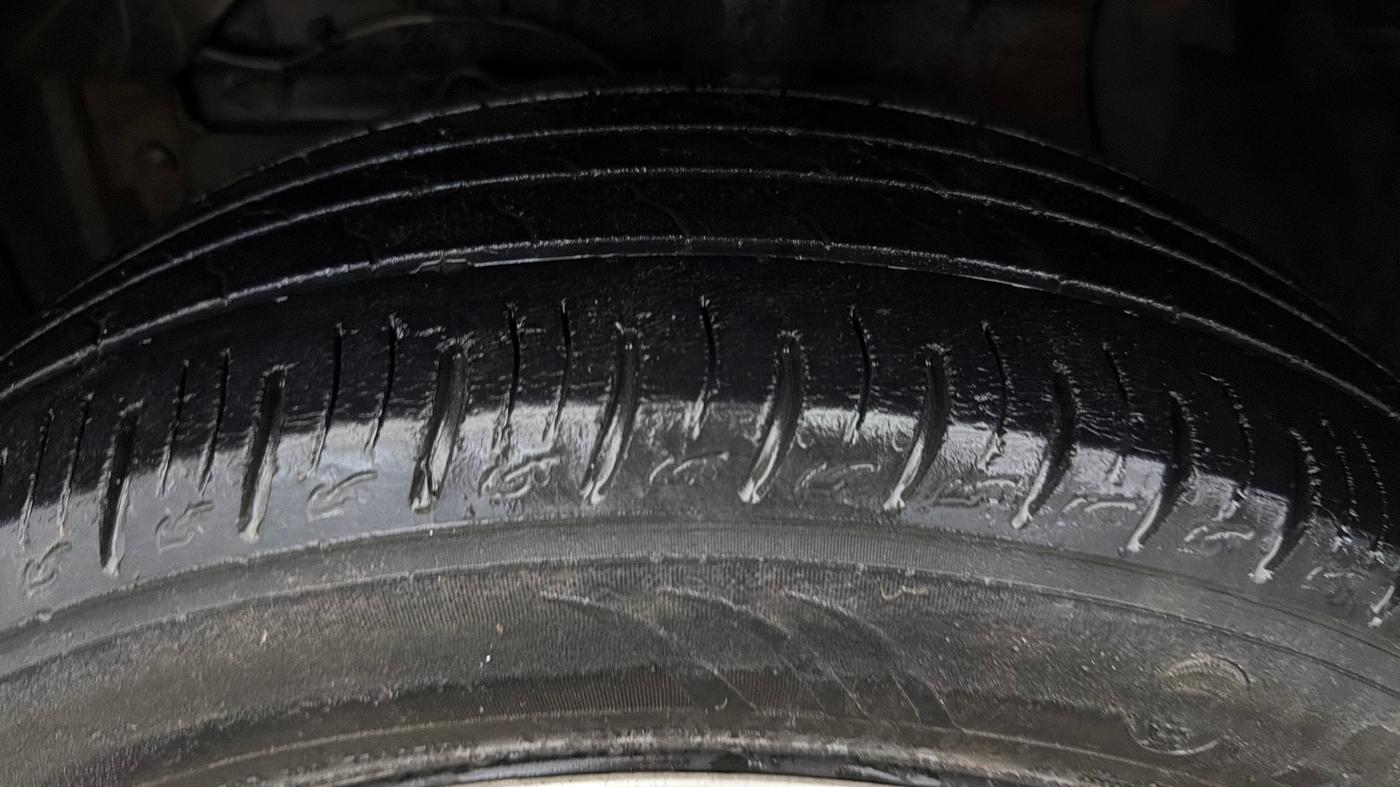 2022 Maruti Vitara Brezza VXI AT SHVS, Petrol, Automatic, 47,305 km, Left Front Tyre Tread