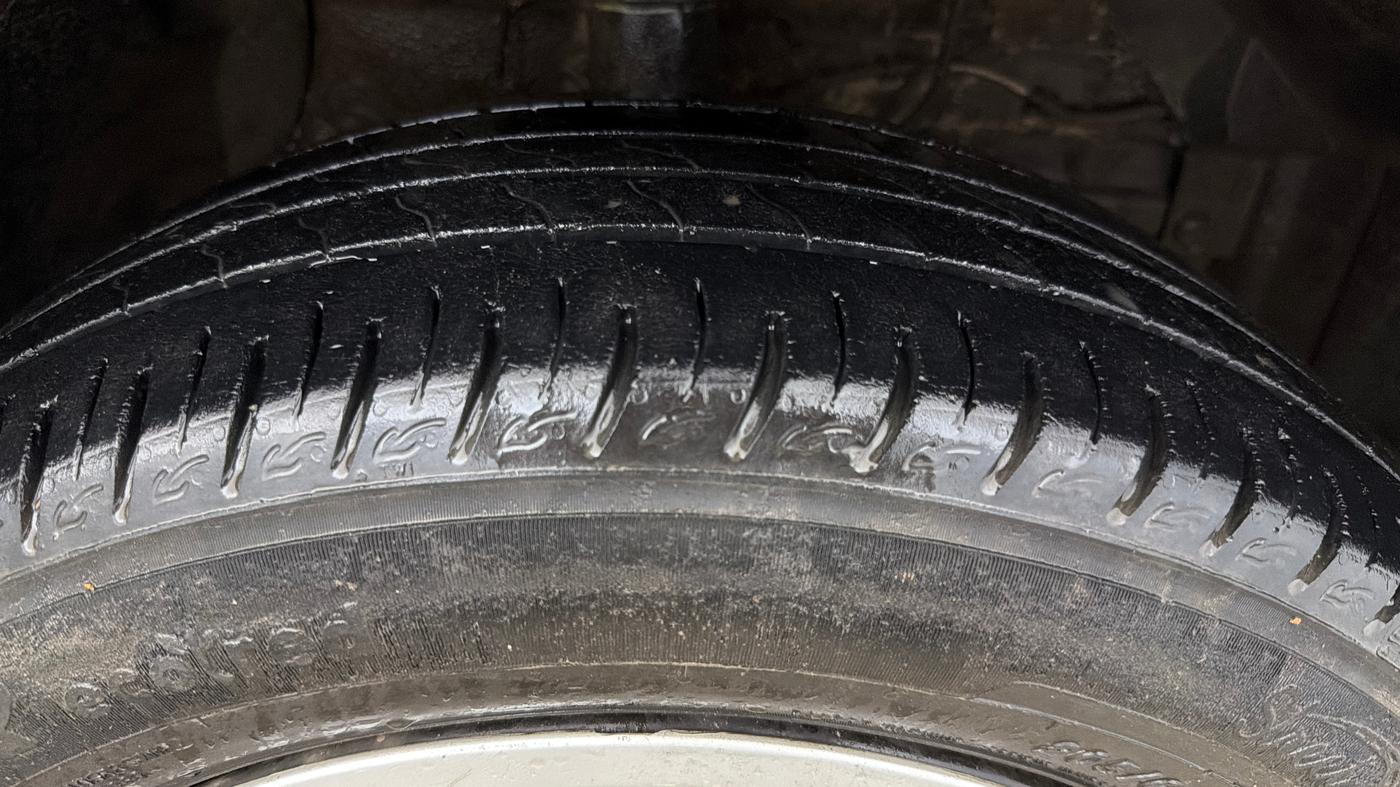 2022 Maruti Vitara Brezza VXI AT SHVS, Petrol, Automatic, 47,305 km, Right Front Tyre Tread
