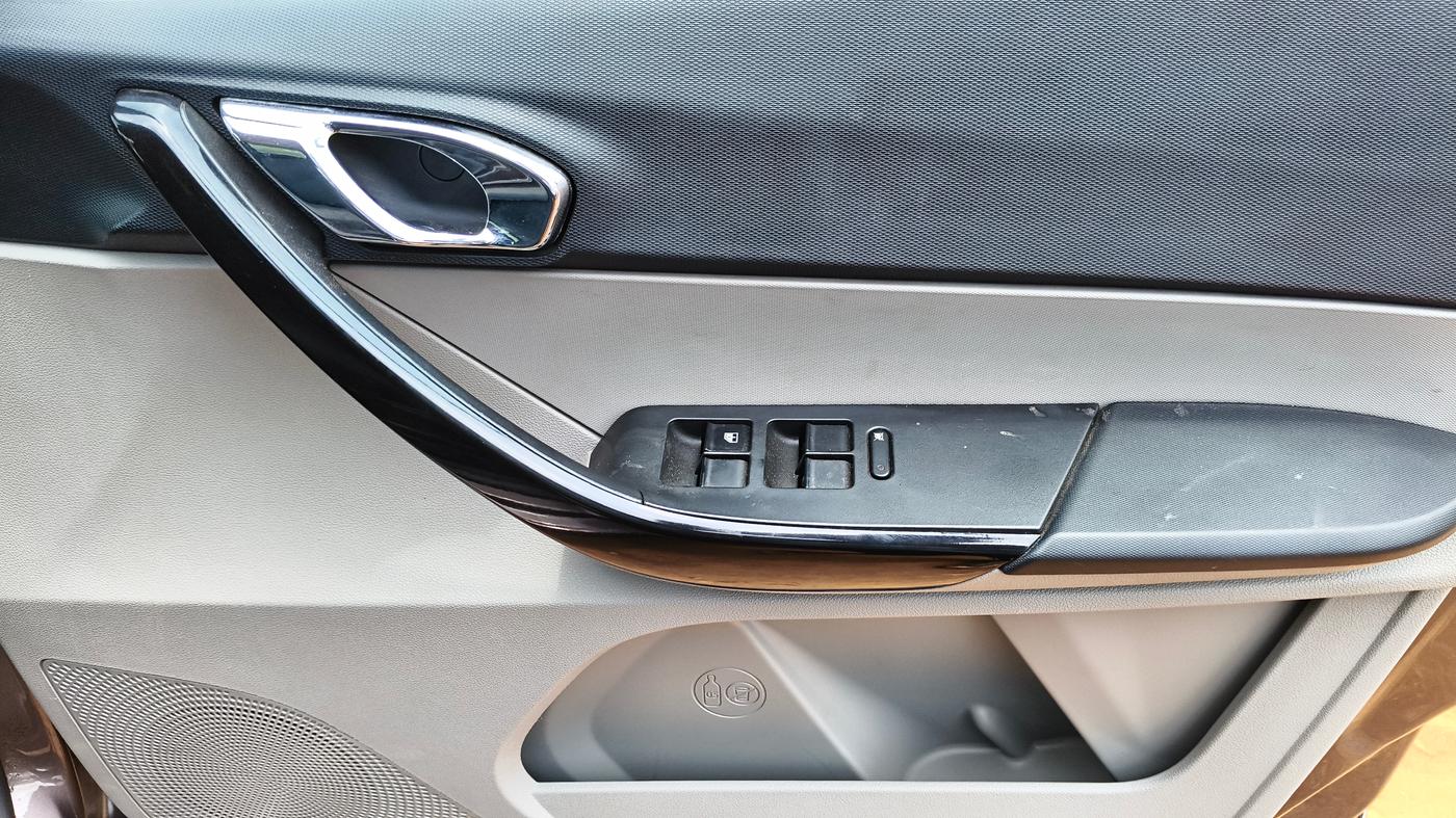 2018 Tata Tiago XZA PETROL, Petrol, Automatic, 8,096 km, Driver Side Door Panels Control