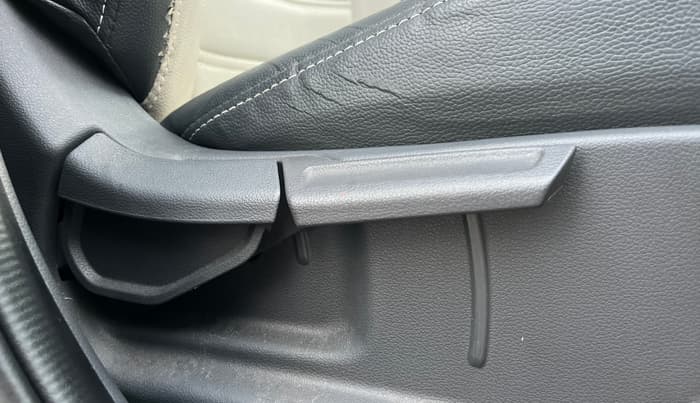 2021 Hyundai AURA SX PLUS 1.2 AMT, Petrol, Automatic, 47,258 km, Driver Side Adjustment Panel