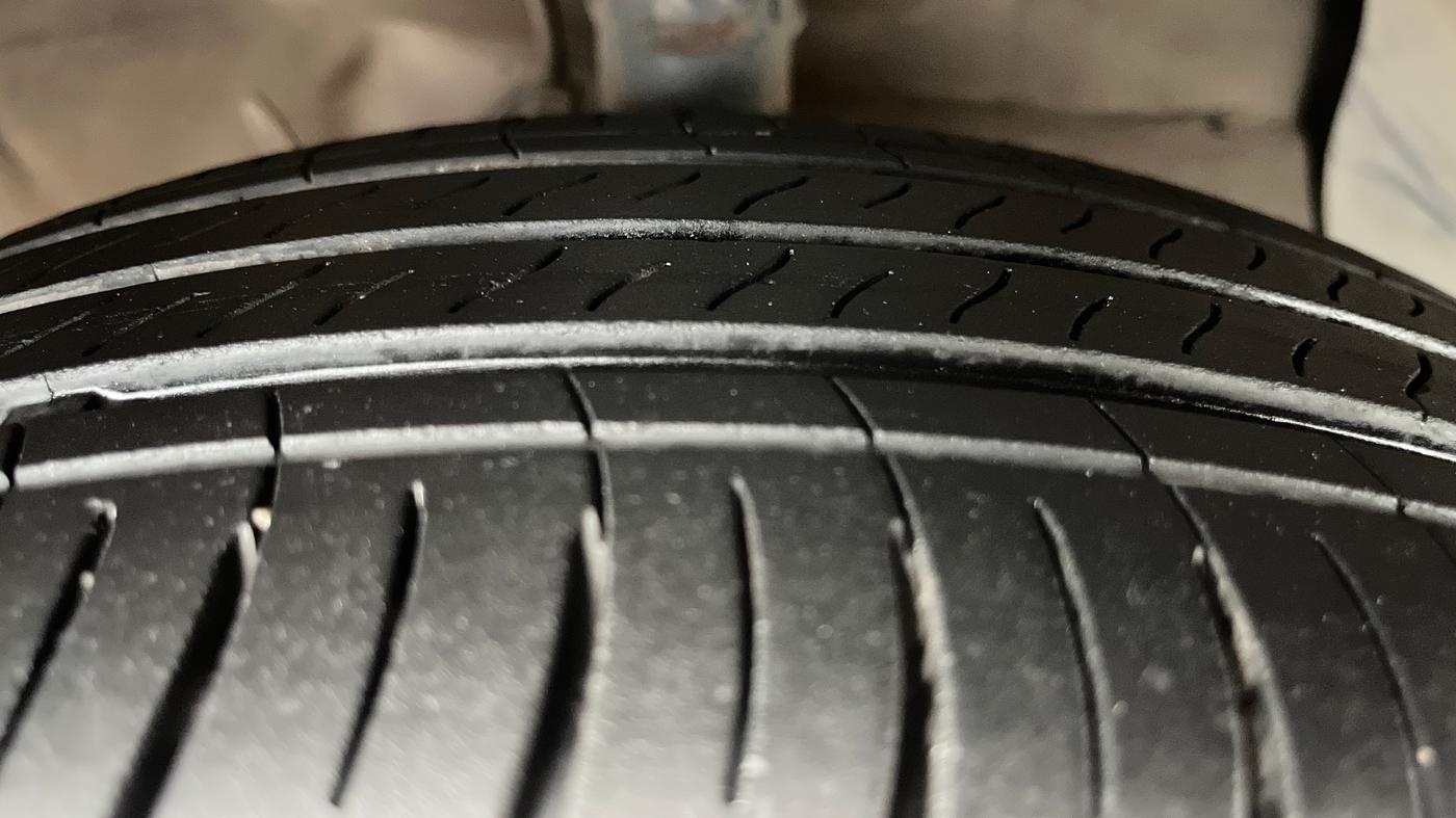2021 Hyundai AURA SX PLUS 1.2 AMT, Petrol, Automatic, 47,258 km, Right Front Tyre Tread