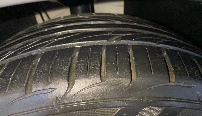 2022 Skoda KUSHAQ STYLE 1.0L TSI AT, Petrol, Automatic, 19,005 km, Right Front Tyre Tread