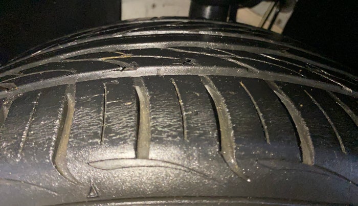 2022 Skoda KUSHAQ STYLE 1.0L TSI AT, Petrol, Automatic, 19,005 km, Left Front Tyre Tread