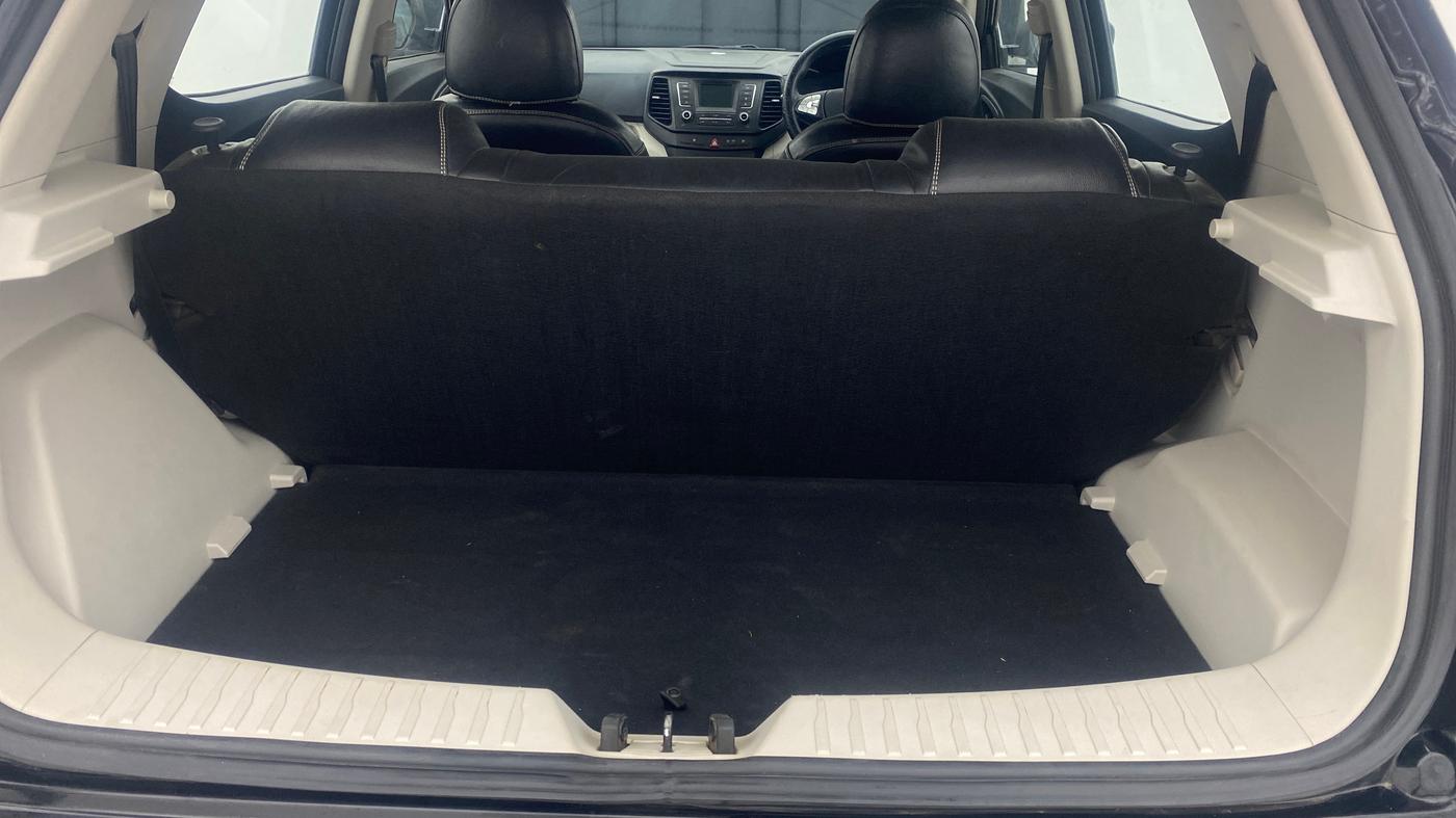 2023 Mahindra XUV300 W6 1.2 PETROL, Petrol, Manual, 20,345 km, Boot Inside