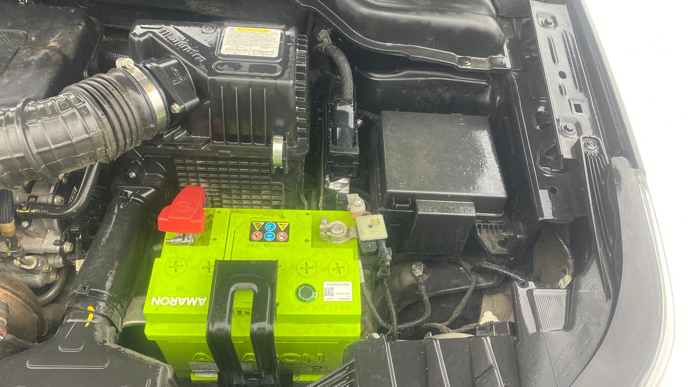 2023 Mahindra XUV300 W6 1.2 PETROL, Petrol, Manual, 20,345 km, Engine View - Left