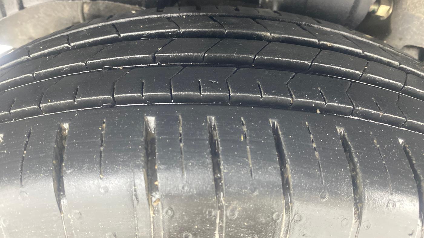 2023 Mahindra XUV300 W6 1.2 PETROL, Petrol, Manual, 20,345 km, Right Rear Tyre Tread