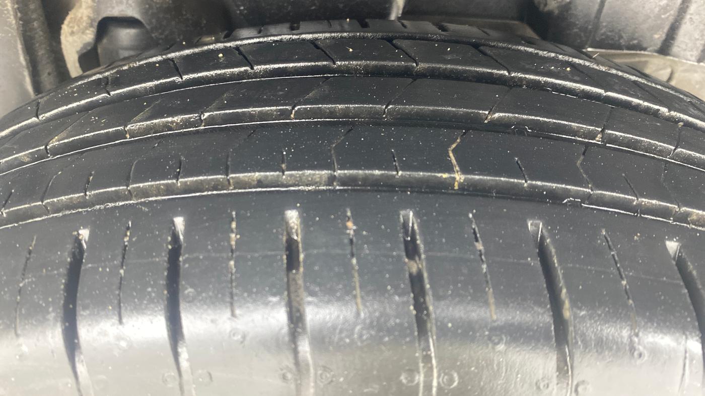2023 Mahindra XUV300 W6 1.2 PETROL, Petrol, Manual, 20,345 km, Left Rear Tyre Tread