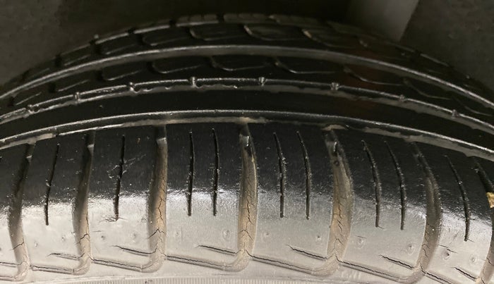 2010 Volkswagen Beetle 2.0 AT, Petrol, Automatic, 13,268 km, Left Rear Tyre Tread
