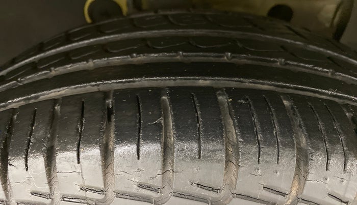 2010 Volkswagen Beetle 2.0 AT, Petrol, Automatic, 13,268 km, Right Front Tyre Tread