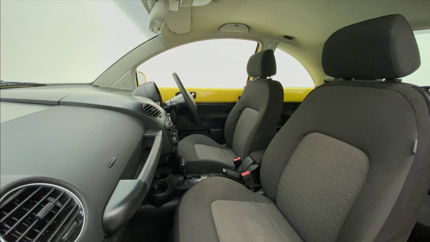 2010 Volkswagen Beetle 2.0 AT, Petrol, Automatic, 13,268 km, Right Side Front Door Cabin