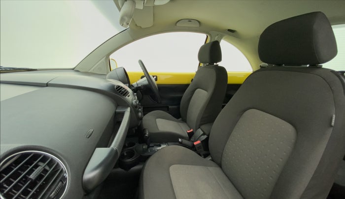 2010 Volkswagen Beetle 2.0 AT, Petrol, Automatic, 13,268 km, Right Side Front Door Cabin