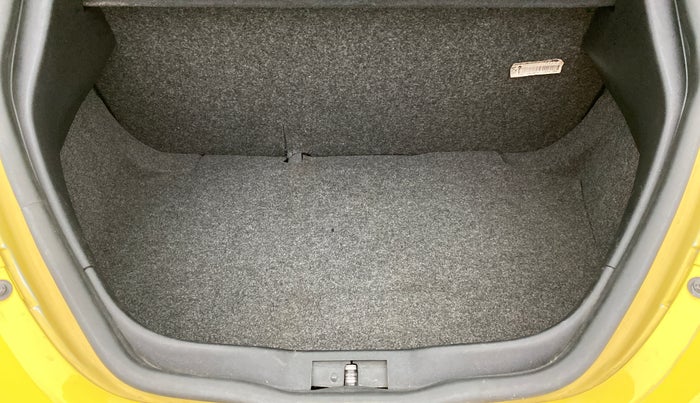 2010 Volkswagen Beetle 2.0 AT, Petrol, Automatic, 13,268 km, Boot Inside