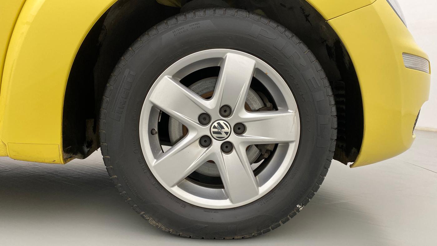 2010 Volkswagen Beetle 2.0 AT, Petrol, Automatic, 13,268 km, Right Front Wheel
