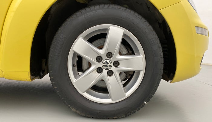 2010 Volkswagen Beetle 2.0 AT, Petrol, Automatic, 13,268 km, Right Front Wheel