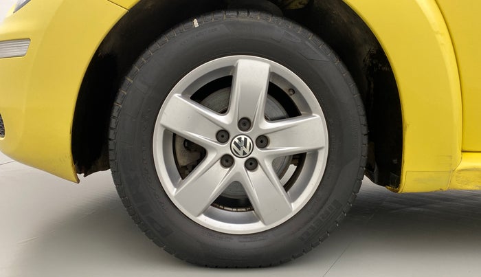 2010 Volkswagen Beetle 2.0 AT, Petrol, Automatic, 13,268 km, Left Front Wheel