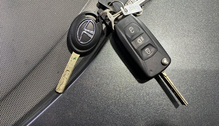 2021 Tata Tiago XZA PLUS PETROL, Petrol, Automatic, 12,837 km, Key Close Up