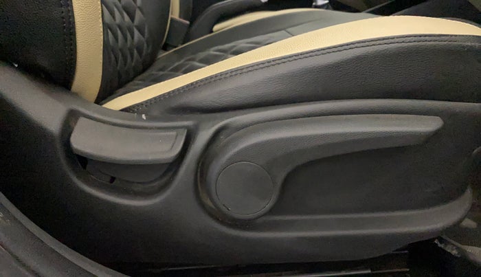 2017 Hyundai Verna 1.6 VTVT SX O, CNG, Manual, 63,998 km, Driver Side Adjustment Panel