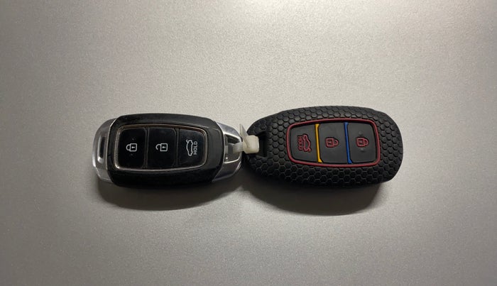 2017 Hyundai Verna 1.6 VTVT SX O, CNG, Manual, 63,998 km, Key Close Up