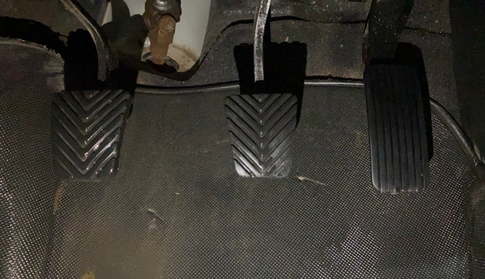 2017 Hyundai Verna 1.6 VTVT SX O, CNG, Manual, 63,998 km, Pedals