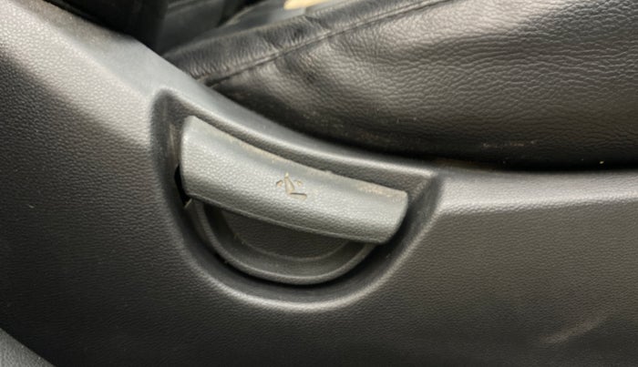 2018 Hyundai Grand i10 MAGNA 1.2 KAPPA VTVT, Petrol, Manual, 84,142 km, Driver Side Adjustment Panel