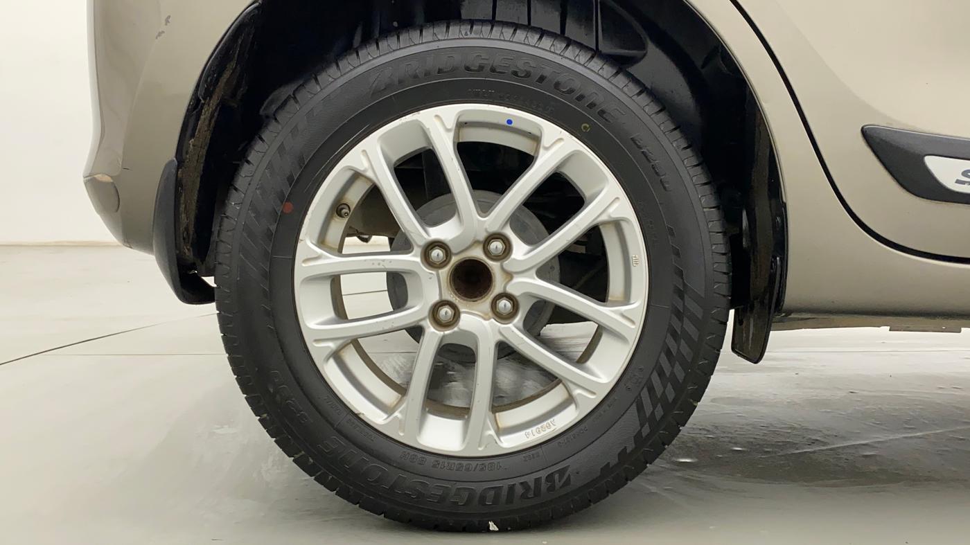 2018 Maruti Swift ZXI, Petrol, Manual, 55,919 km, Right Rear Wheel