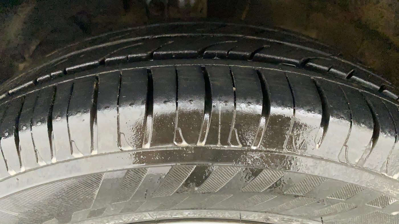 2018 Maruti Swift ZXI, Petrol, Manual, 55,919 km, Left Front Tyre Tread