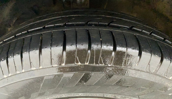 2018 Maruti Swift ZXI, Petrol, Manual, 55,919 km, Left Front Tyre Tread