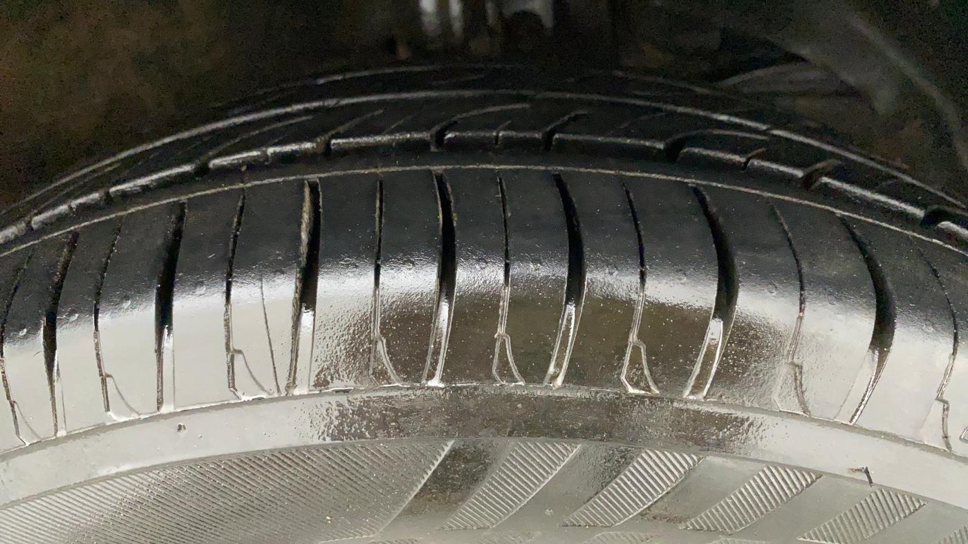 2018 Maruti Swift ZXI, Petrol, Manual, 55,919 km, Right Front Tyre Tread