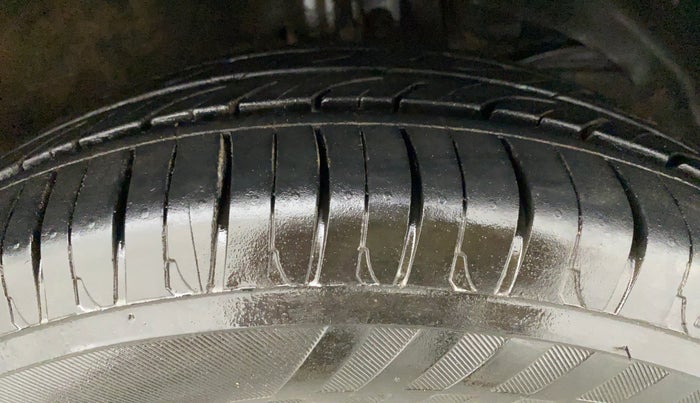 2018 Maruti Swift ZXI, Petrol, Manual, 55,919 km, Right Front Tyre Tread