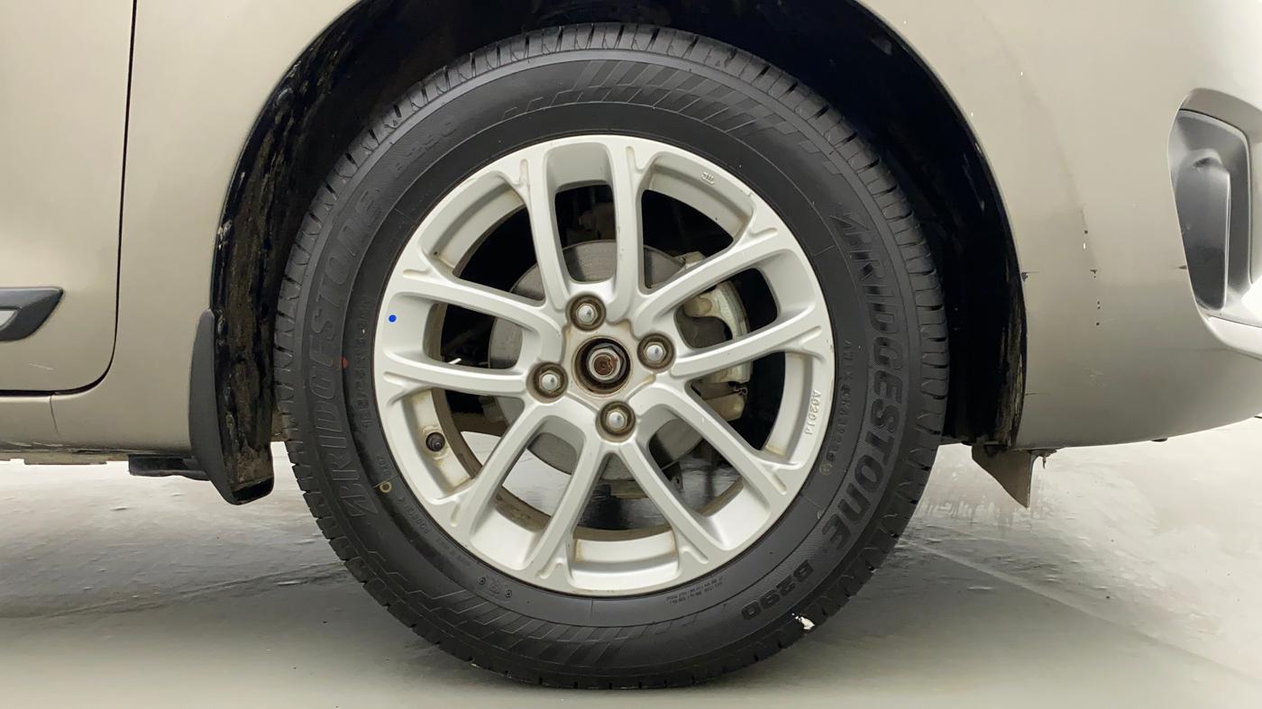 2018 Maruti Swift ZXI, Petrol, Manual, 55,919 km, Right Front Wheel