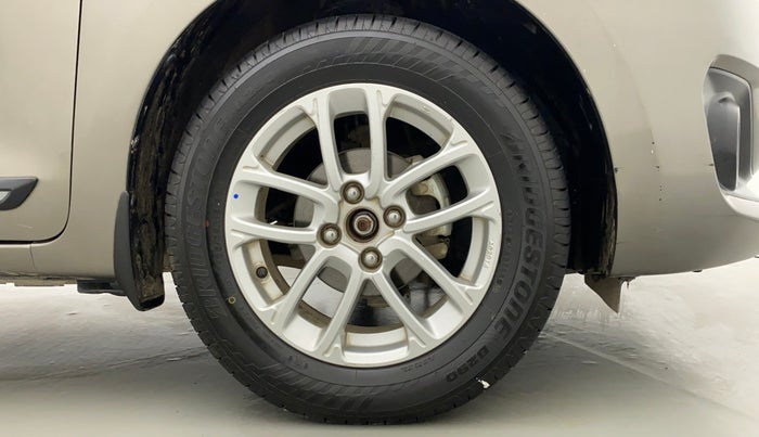 2018 Maruti Swift ZXI, Petrol, Manual, 55,919 km, Right Front Wheel