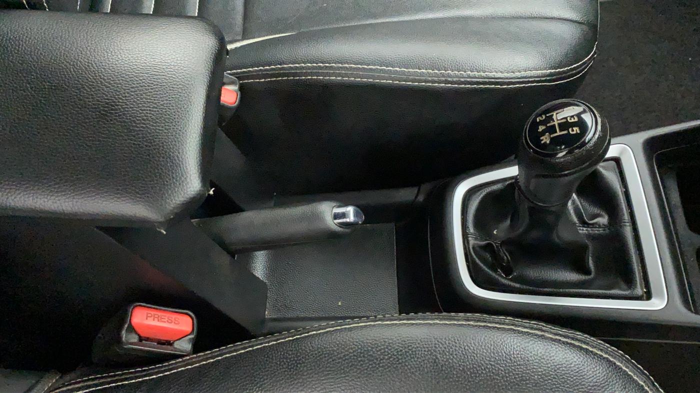 2018 Maruti Swift ZXI, Petrol, Manual, 55,919 km, Gear Lever