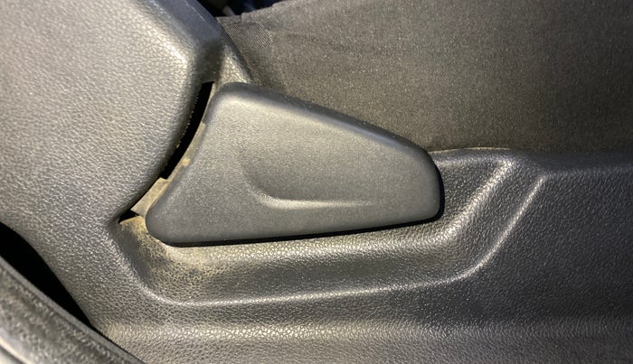 2015 Renault Kwid RXL, Petrol, Manual, 57,108 km, Driver Side Adjustment Panel