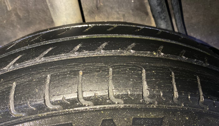 2015 Renault Kwid RXL, Petrol, Manual, 57,108 km, Right Rear Tyre Tread