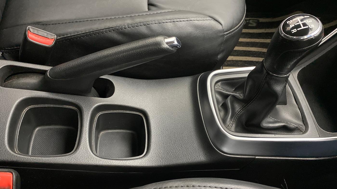 2017 Maruti S Cross ZETA SHVS, Diesel, Manual, 58,439 km, Gear Lever