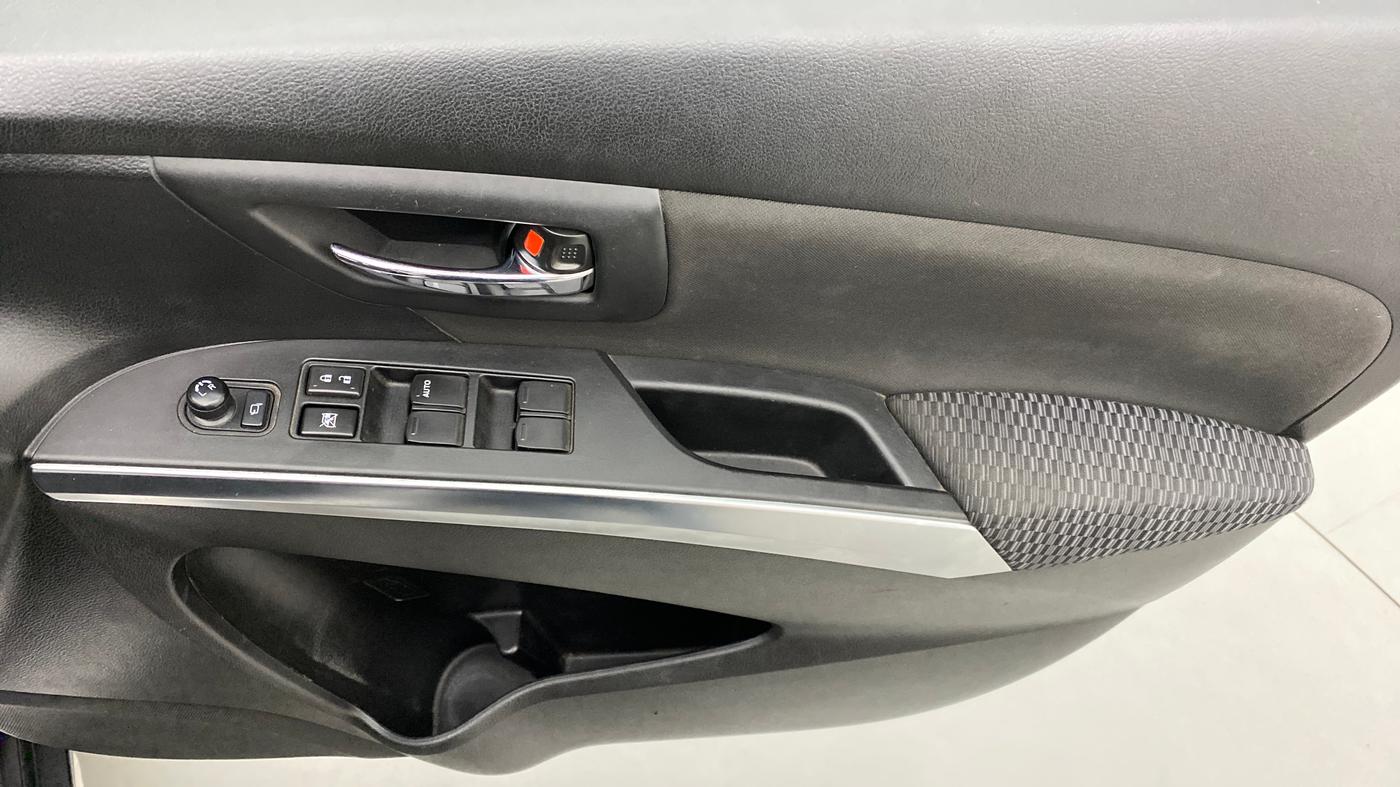2017 Maruti S Cross ZETA SHVS, Diesel, Manual, 58,439 km, Driver Side Door Panels Control