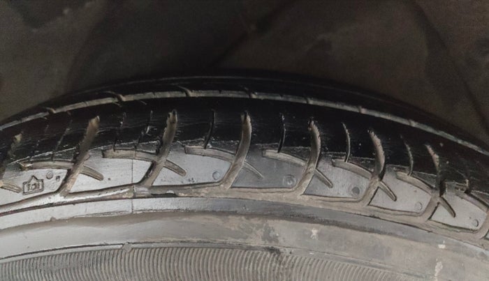 2013 Hyundai i20 MAGNA (O) 1.2, CNG, Manual, 81,185 km, Left Rear Tyre Tread