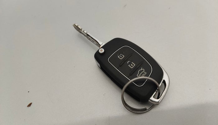 2013 Hyundai i20 MAGNA (O) 1.2, CNG, Manual, 81,185 km, Key Close Up