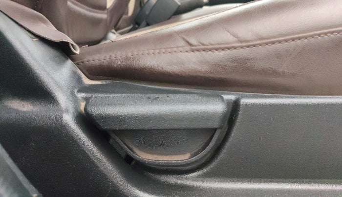 2013 Hyundai i20 MAGNA (O) 1.2, CNG, Manual, 81,185 km, Driver Side Adjustment Panel