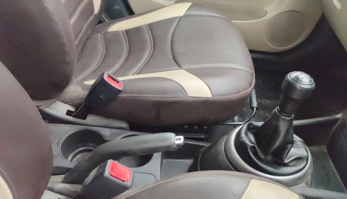 2013 Hyundai i20 MAGNA (O) 1.2, CNG, Manual, 81,185 km, Gear Lever