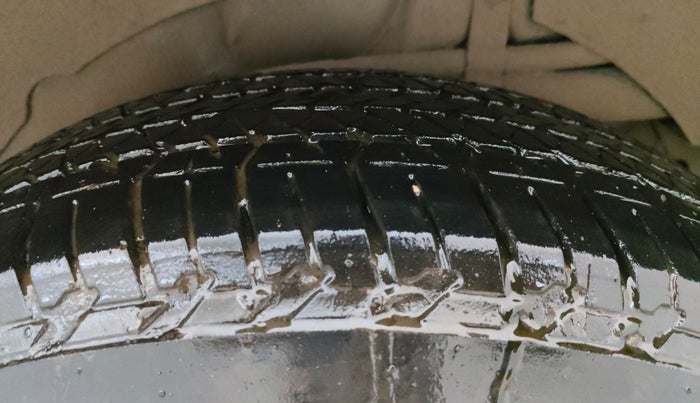 2017 Mahindra XUV500 W6, Diesel, Manual, 96,266 km, Left Rear Tyre Tread