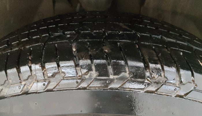 2017 Mahindra XUV500 W6, Diesel, Manual, 96,266 km, Right Front Tyre Tread