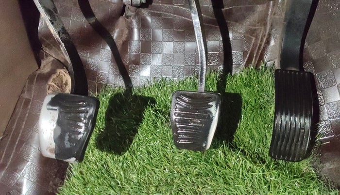 2017 Mahindra XUV500 W6, Diesel, Manual, 96,266 km, Pedals