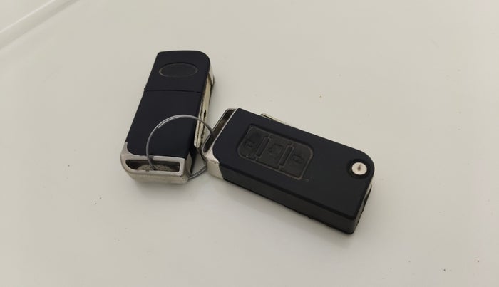 2017 Mahindra XUV500 W6, Diesel, Manual, 96,266 km, Key Close Up