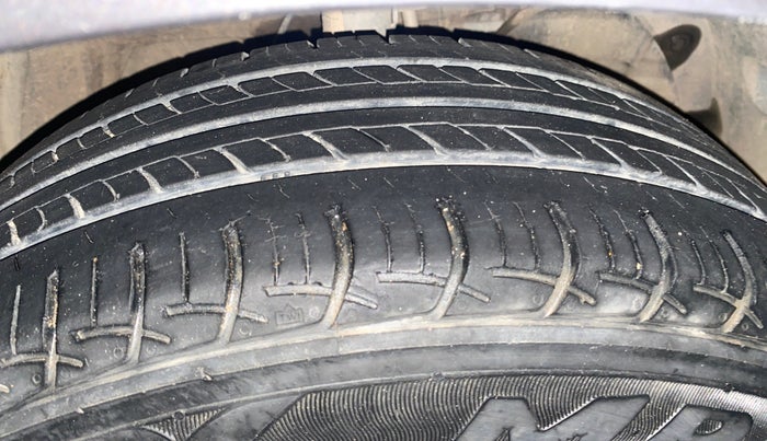 2017 Maruti Baleno DELTA PETROL 1.2, Petrol, Manual, 57,452 km, Right Front Tyre Tread