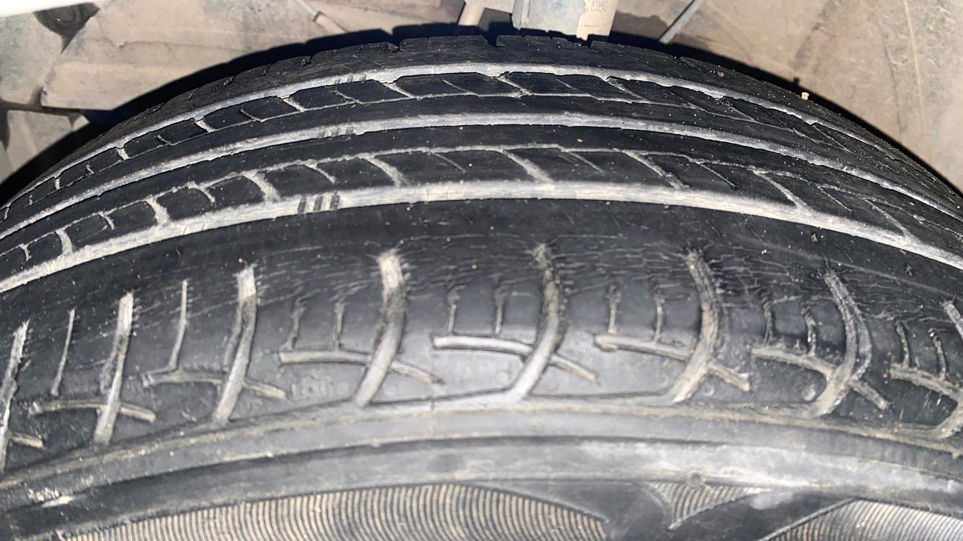 2017 Maruti Baleno DELTA PETROL 1.2, Petrol, Manual, 57,452 km, Left Front Tyre Tread